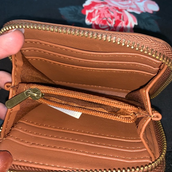 Universal Thread Compact Wallet - Picture 5 of 5